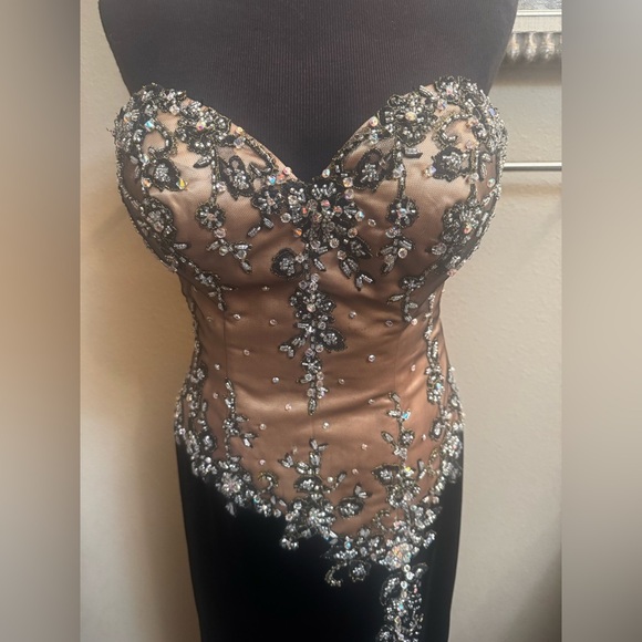 THE CROWN COLLECTION evening gown black sequined gold size 4 formal EUC Pageant - Picture 16 of 17